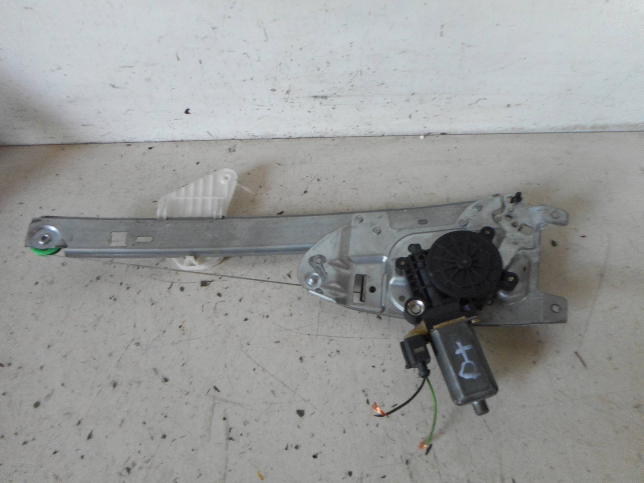 Alzacristallo elettr. porta ant. sx.